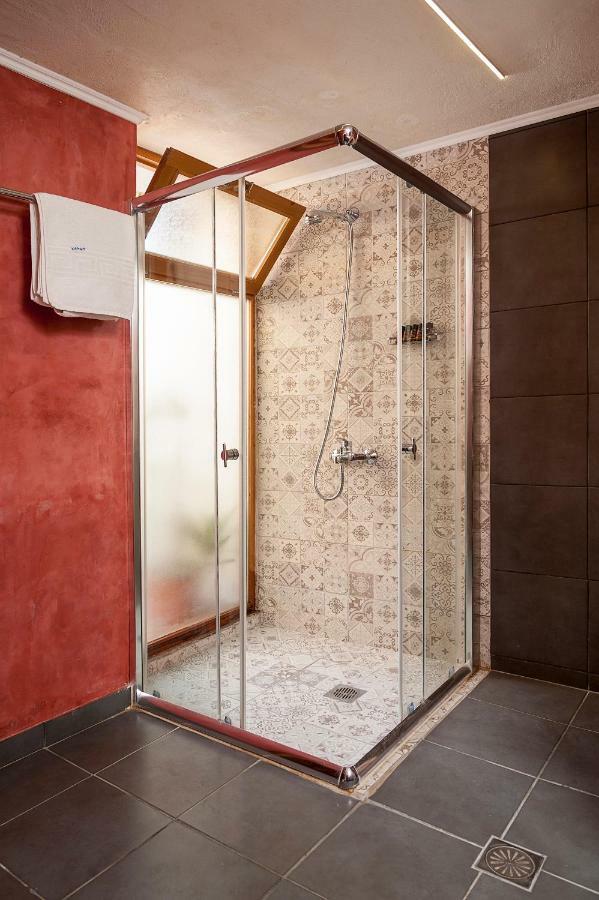 Hamam Sifaka * Ханья